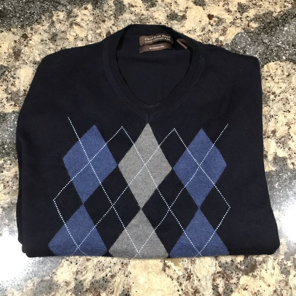Men’s Navy Argyle V-neck Sweater. EUC. Sz. L.